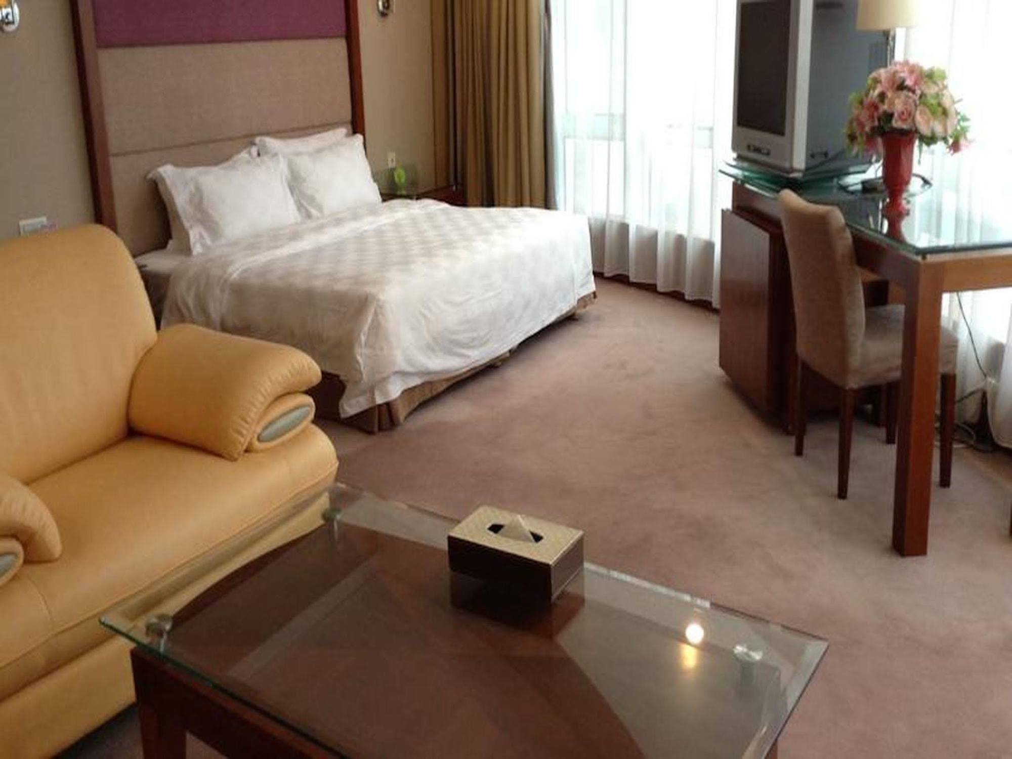 New Times Hotel Shenzhen Railway Station Esterno foto
