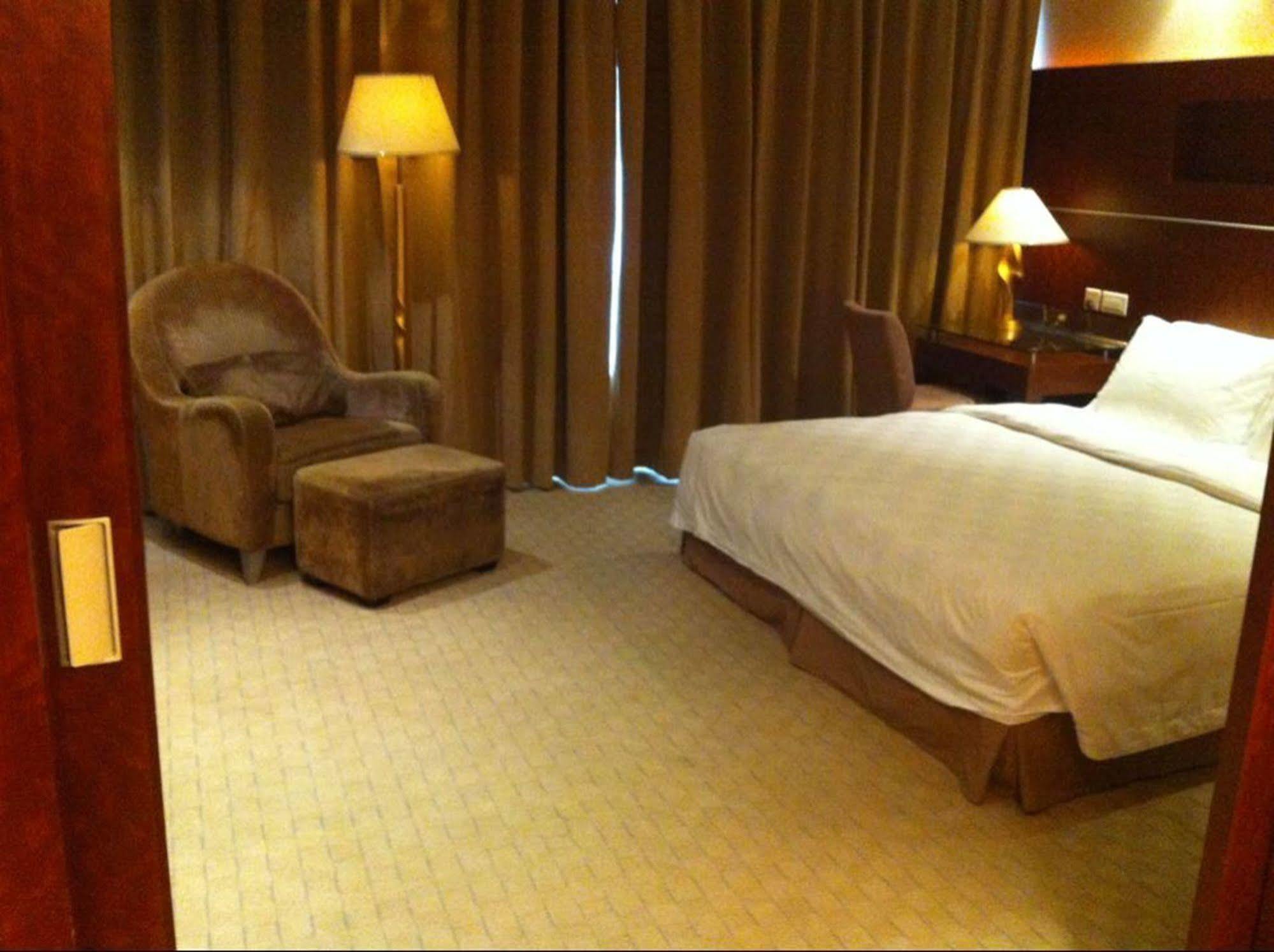 New Times Hotel Shenzhen Railway Station Esterno foto